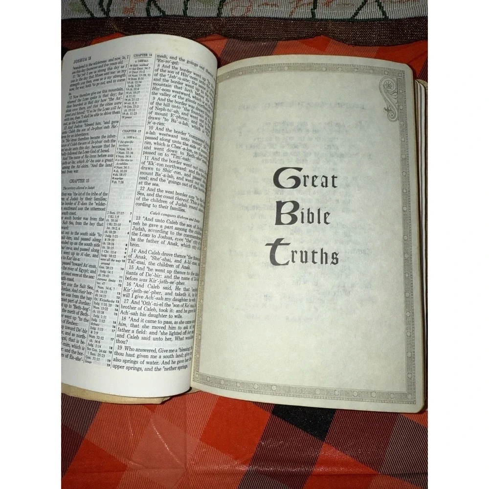 Holy Bible Gold Seal Rememberance Edition‎ Book 1969 Royal Publishers